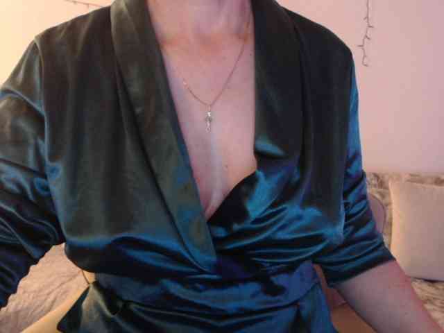 goodSnowQueen webcam