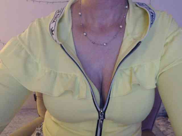 goodSnowQueen webcam