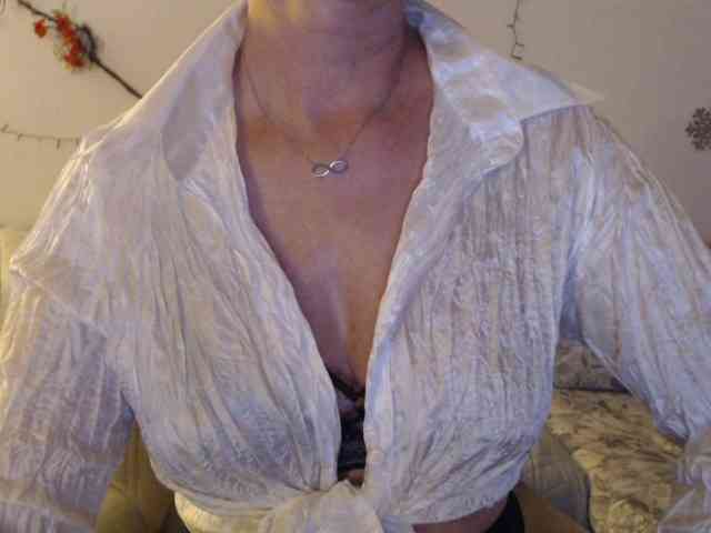 goodSnowQueen webcam