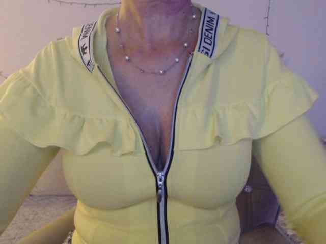 goodSnowQueen webcam