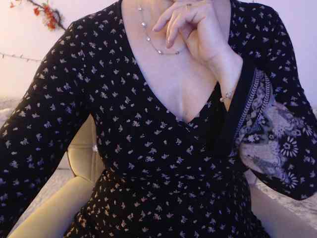 goodSnowQueen webcam