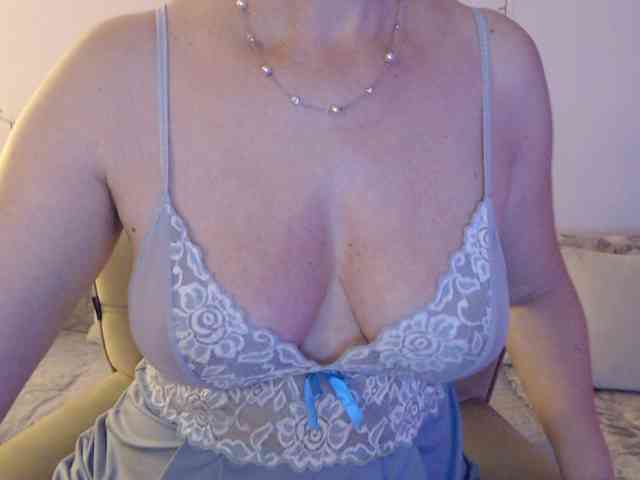 goodSnowQueen webcam