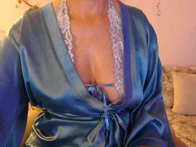goodSnowQueen webcam