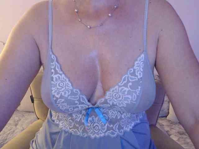 goodSnowQueen webcam