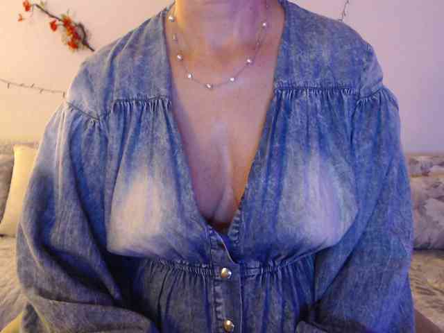 goodSnowQueen webcam