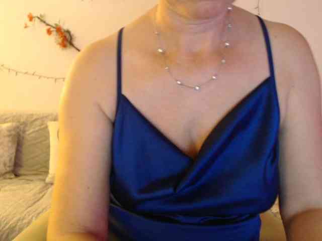 goodSnowQueen webcam