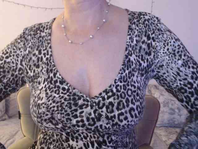 goodSnowQueen webcam