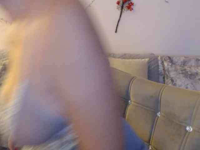 goodSnowQueen webcam