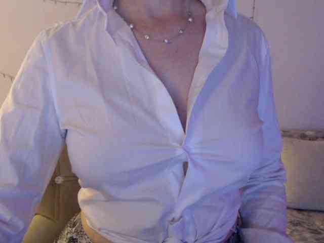 goodSnowQueen webcam