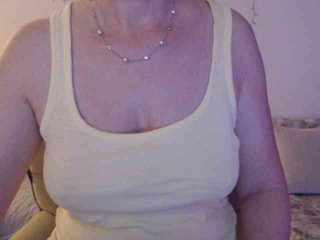 goodSnowQueen webcam