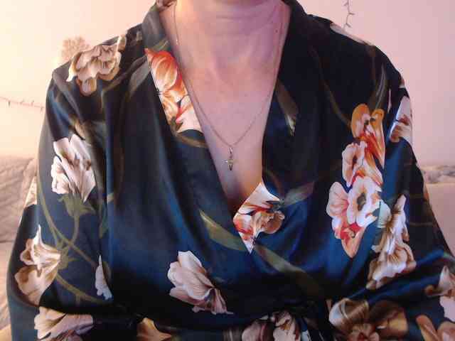 goodSnowQueen webcam