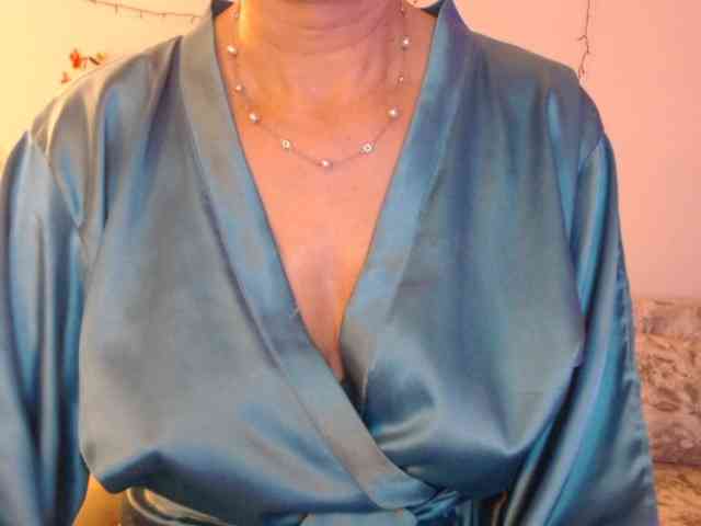 goodSnowQueen webcam