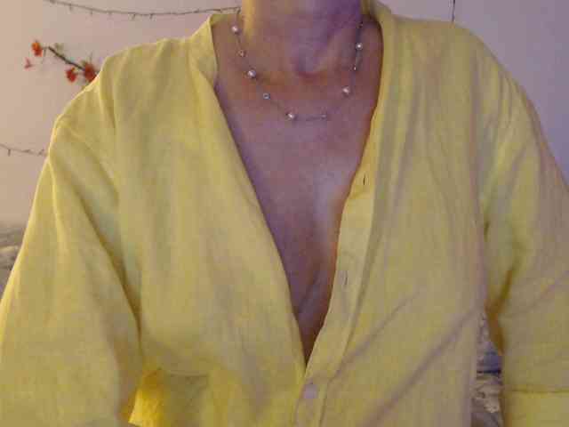 goodSnowQueen webcam