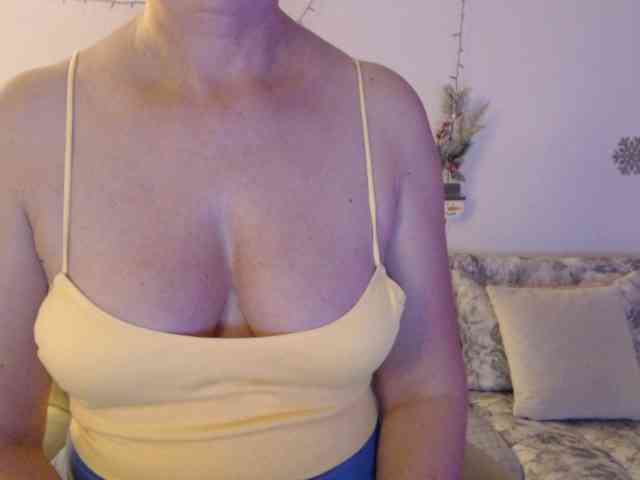 goodSnowQueen webcam