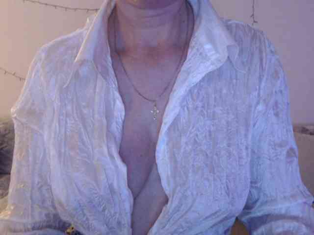 goodSnowQueen webcam