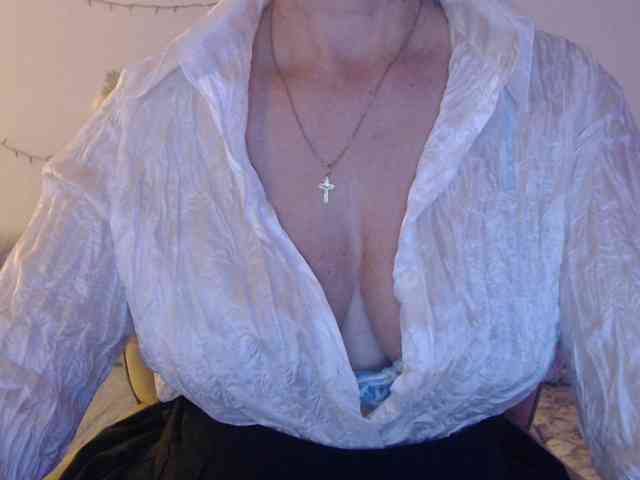 goodSnowQueen webcam