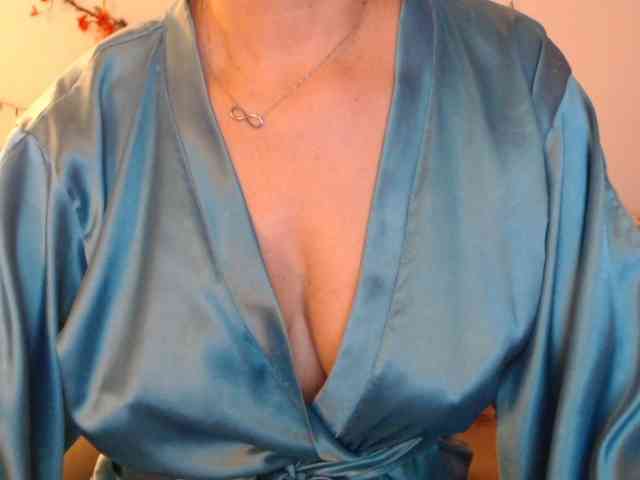 goodSnowQueen webcam