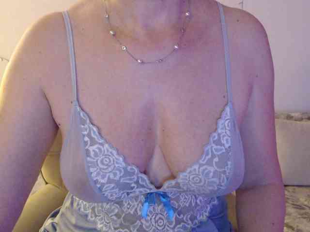 goodSnowQueen webcam