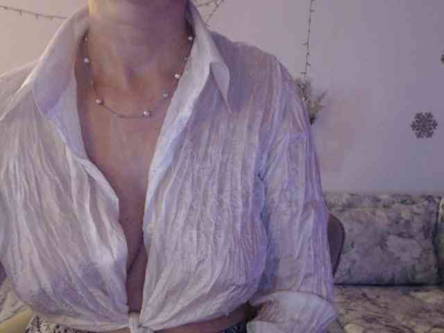 goodSnowQueen webcam