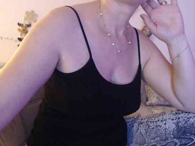 goodSnowQueen webcam