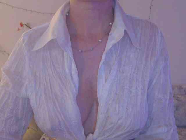 goodSnowQueen webcam
