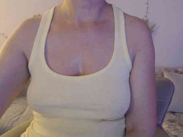 goodSnowQueen webcam