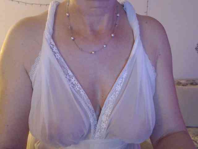 goodSnowQueen webcam