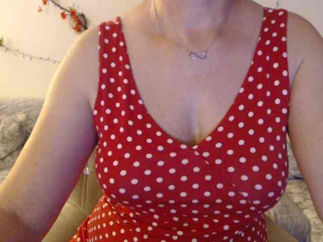 goodSnowQueen webcam