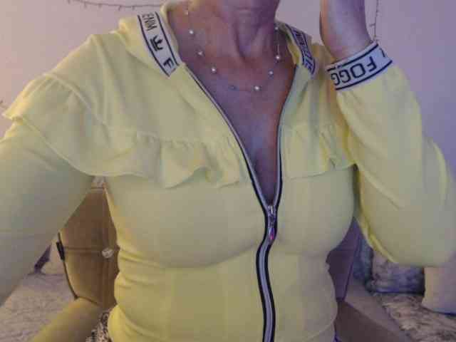 goodSnowQueen webcam