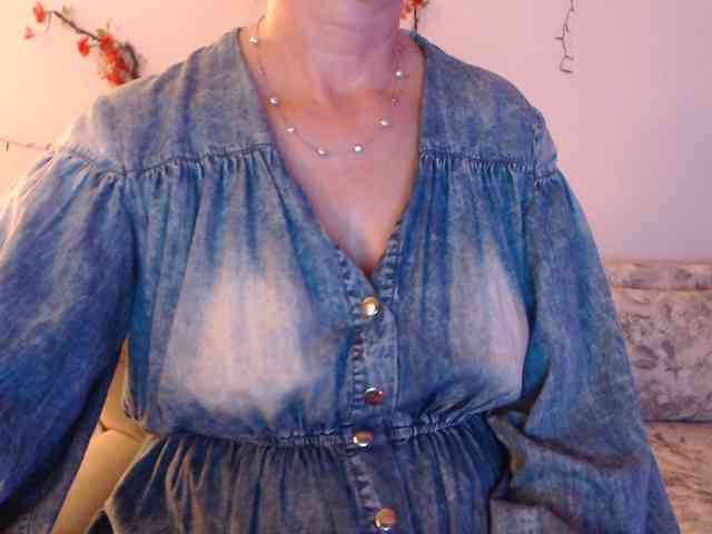 goodSnowQueen webcam