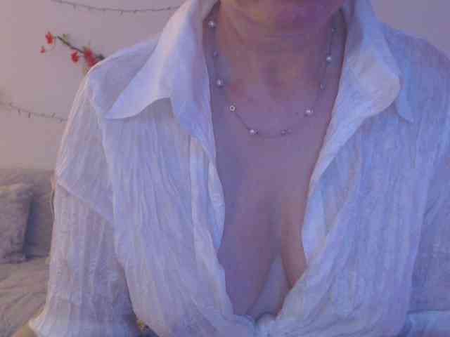 goodSnowQueen webcam