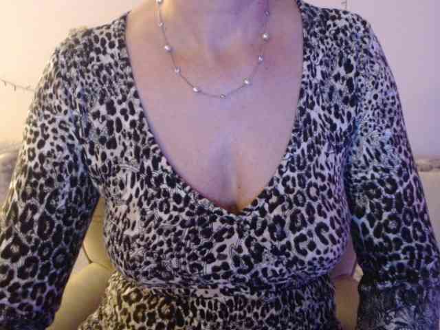 goodSnowQueen webcam