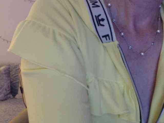 goodSnowQueen webcam