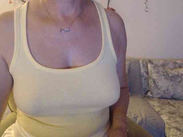 goodSnowQueen webcam