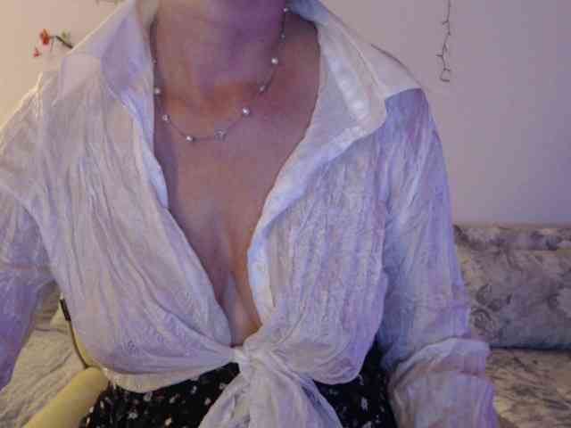 goodSnowQueen webcam