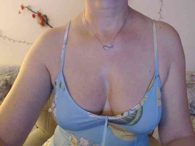 goodSnowQueen webcam