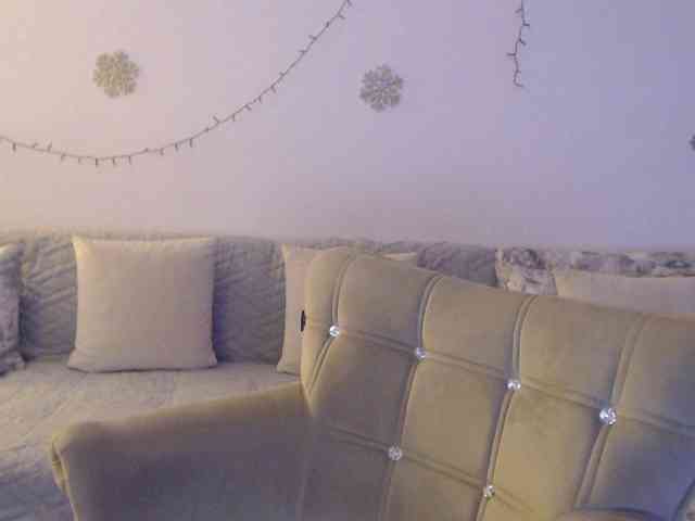 goodSnowQueen webcam