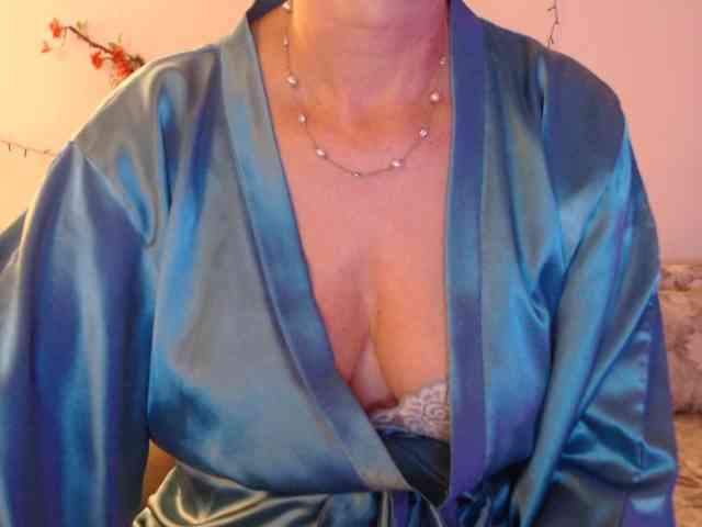 goodSnowQueen webcam