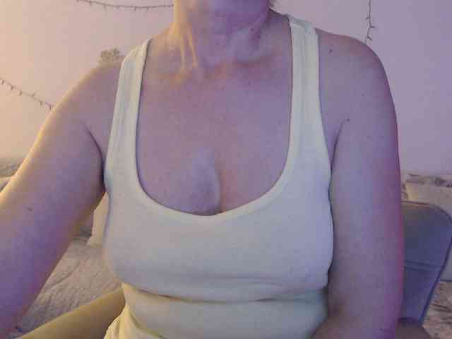 goodSnowQueen webcam