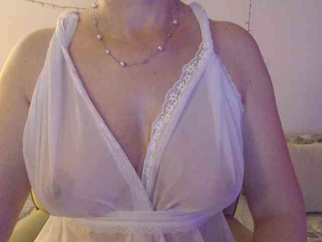 goodSnowQueen webcam