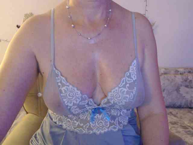 goodSnowQueen webcam