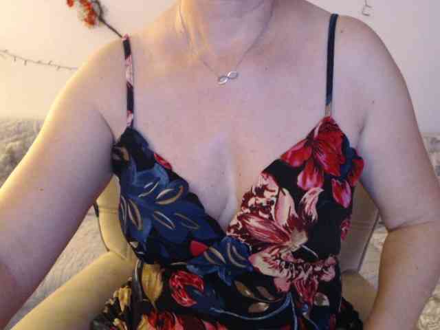 goodSnowQueen webcam