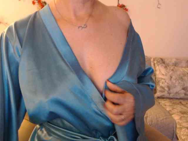 goodSnowQueen webcam