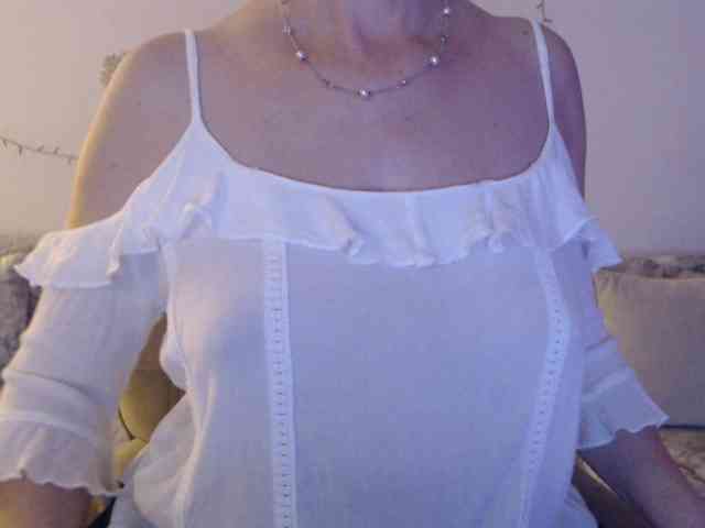 goodSnowQueen webcam