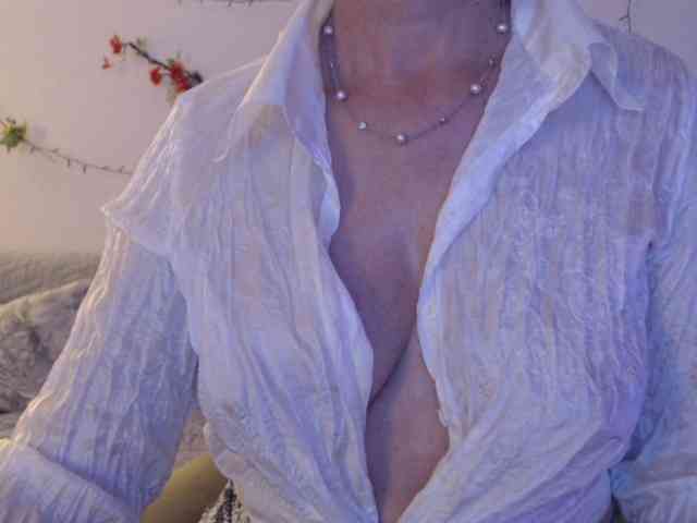 goodSnowQueen webcam