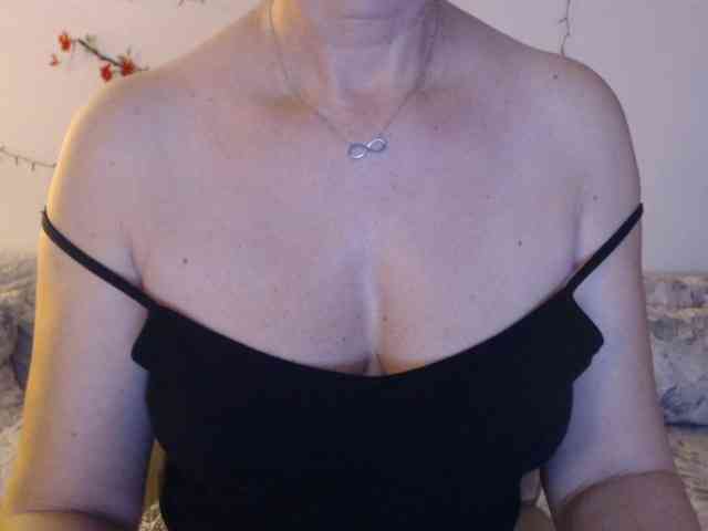 goodSnowQueen webcam