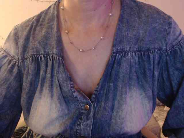 goodSnowQueen webcam