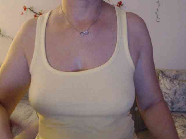 goodSnowQueen webcam