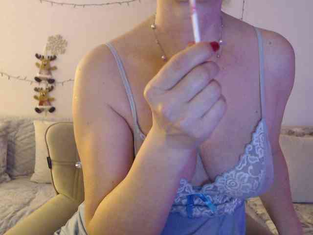 goodSnowQueen webcam