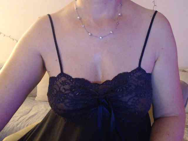 goodSnowQueen Live Webcam on BongaCams